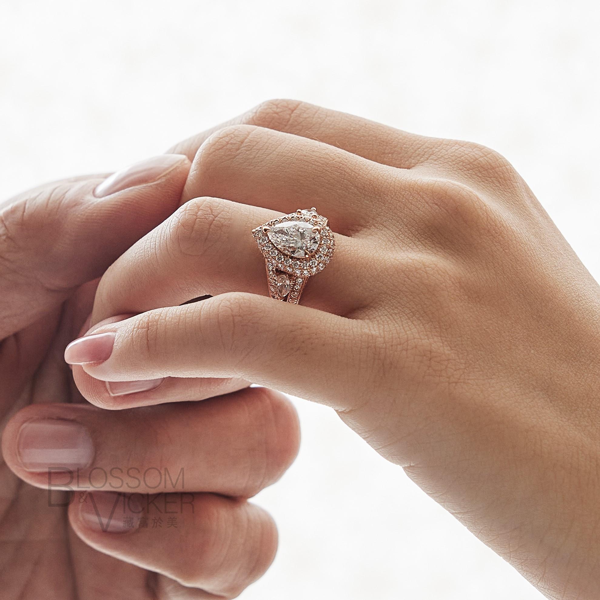 Diamond ring sqaure Diamond ring sqaure